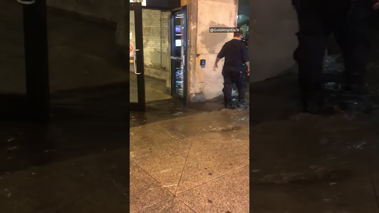 Toronto S Union Station Flooded After Heavy Storm