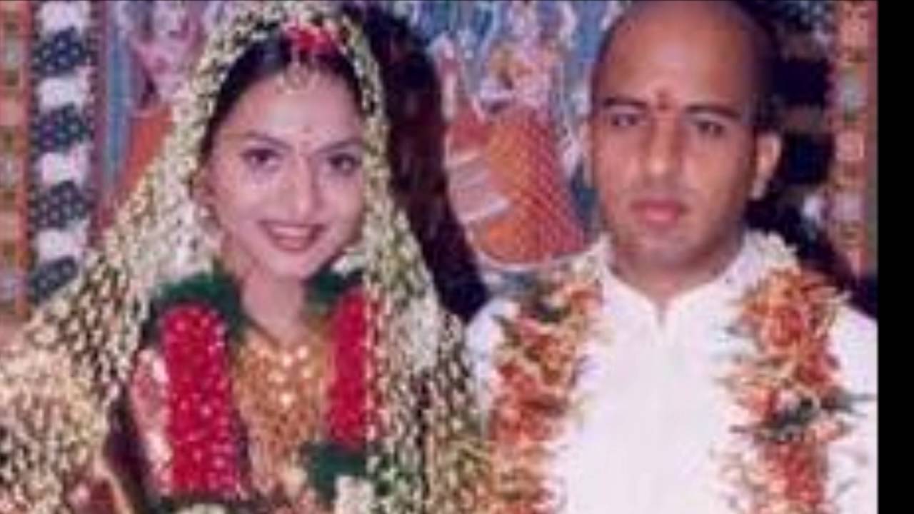 roja serial heroine family photos roja heroine actreess madhubala with her family youtube roja serial heroine family photos roja heroine actreess madhubala with her family youtube