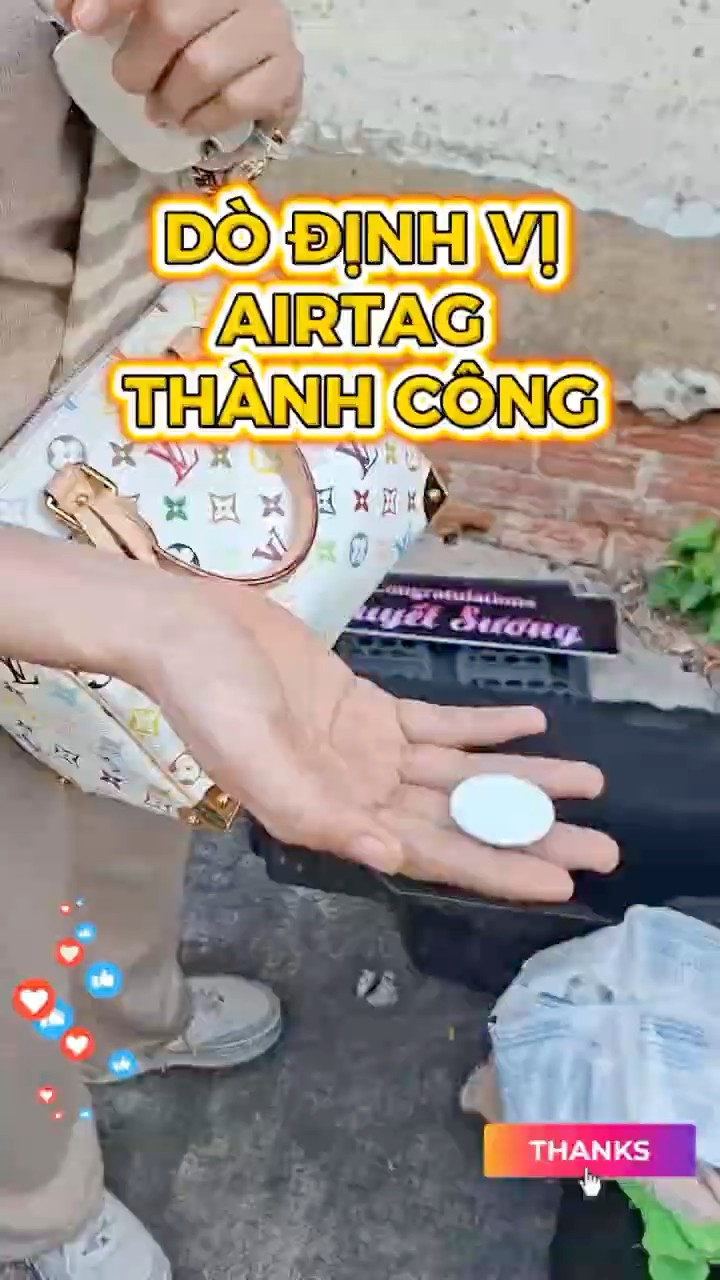 Kỹ thuật viên Vntrack phát hiện AirTag giấu trong ô tô của khách
