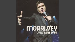 Video-Miniaturansicht von „Morrissey - There Is a Light That Never Goes Out (Live At Earls Court)“