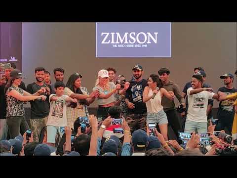 Supercar Blondie dancing on Punjabi Songs in Mumbai with her Fans | Supercar Blondie in India