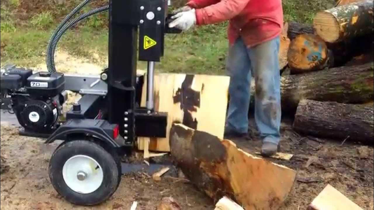 Fendeur De Bûches Thermique Sur Remorque 7cv 22t La fendeuse au service du bûcheron - YouTube