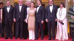 La montée des marches de l'équipe du film d'Un vie cachée de Terrence Malick - Cannes 2019