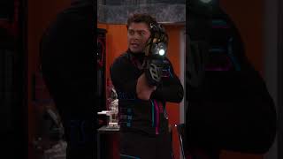 Les Thunderman | Phoebe et Max évitent les lasers de Malware ! #Shorts