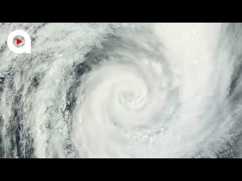 RARO CICLON YAKU SE ACABA DE FORMAR Y SE DIRIGE A PERU, SE REPORTAN FUERTES LLUVIAS, PRIMEROS VIDEOS