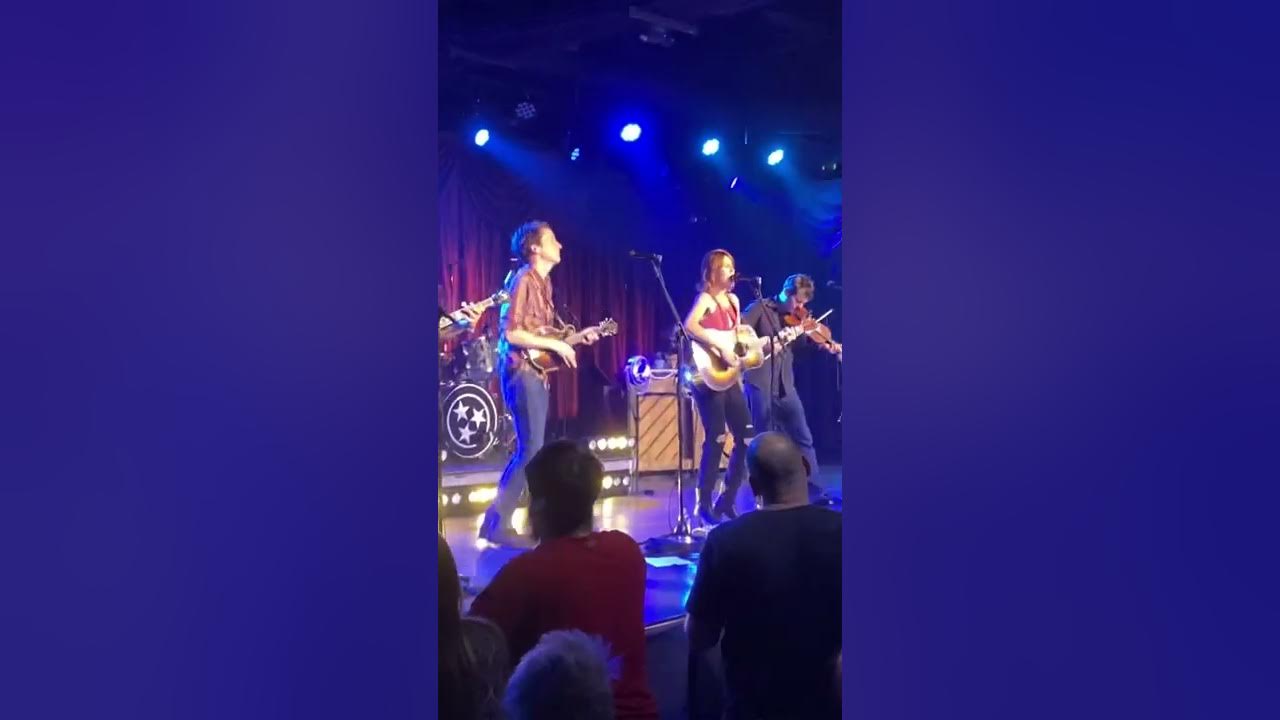 Molly Tuttle with the Old Crow Medicine Show Molly Tuttle with the Old Crow Medicine Show