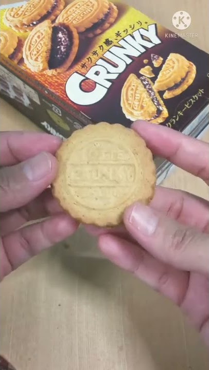 LOTTE Crunky Biscuit Sandwich!#unboxingsnack#lotte#biscuit#asmr