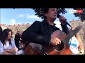 Capture de la vidéo #Covid Francis Lalanne Appelle Les Gens À S'embrasser En Pleine Pandémie