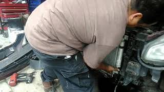 08-14 Nissan maxima how to replace radiator...... Como quitar El radiador facil y rapido