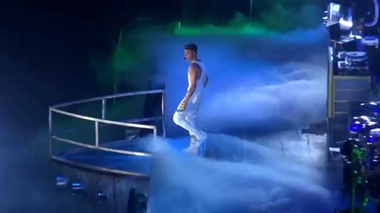 Justin Bieber INTRO live @ Stadthalle Vienna [Full HD]
