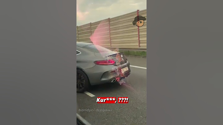 Kierowca Mercedesa urywa lusterko na A4