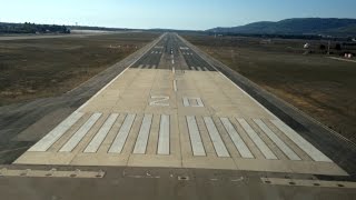 Boeing 737 landing pilot cockpit view