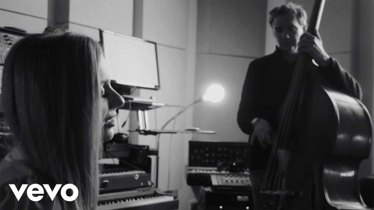 YouTubeでHeather Bond, Viktor Krauss - The Mirage (Live in the Studio)を視聴 YouTubeでHeather Bond, Viktor Krauss - The Mirage (Live in the Studio)を視聴