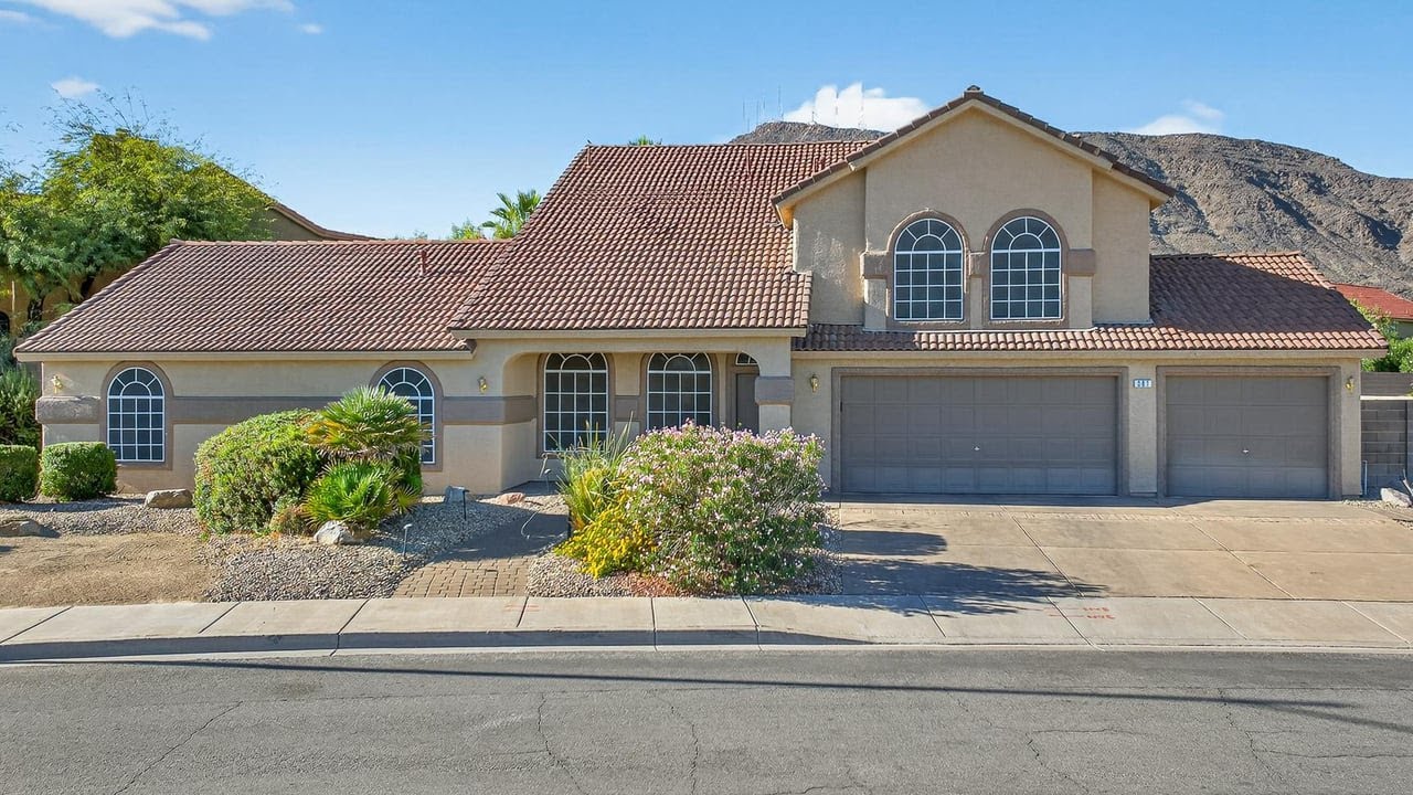 301 W Country Club Dr, Henderson, NV