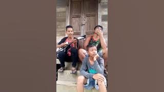 Cowok ganteng bergitar