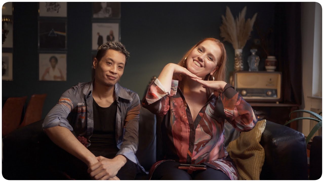 Secret Rendezvous - Hit us with the Q's adlı videoyu YouTube'da izle Secret Rendezvous - Hit us with the Q's adlı videoyu YouTube'da izle