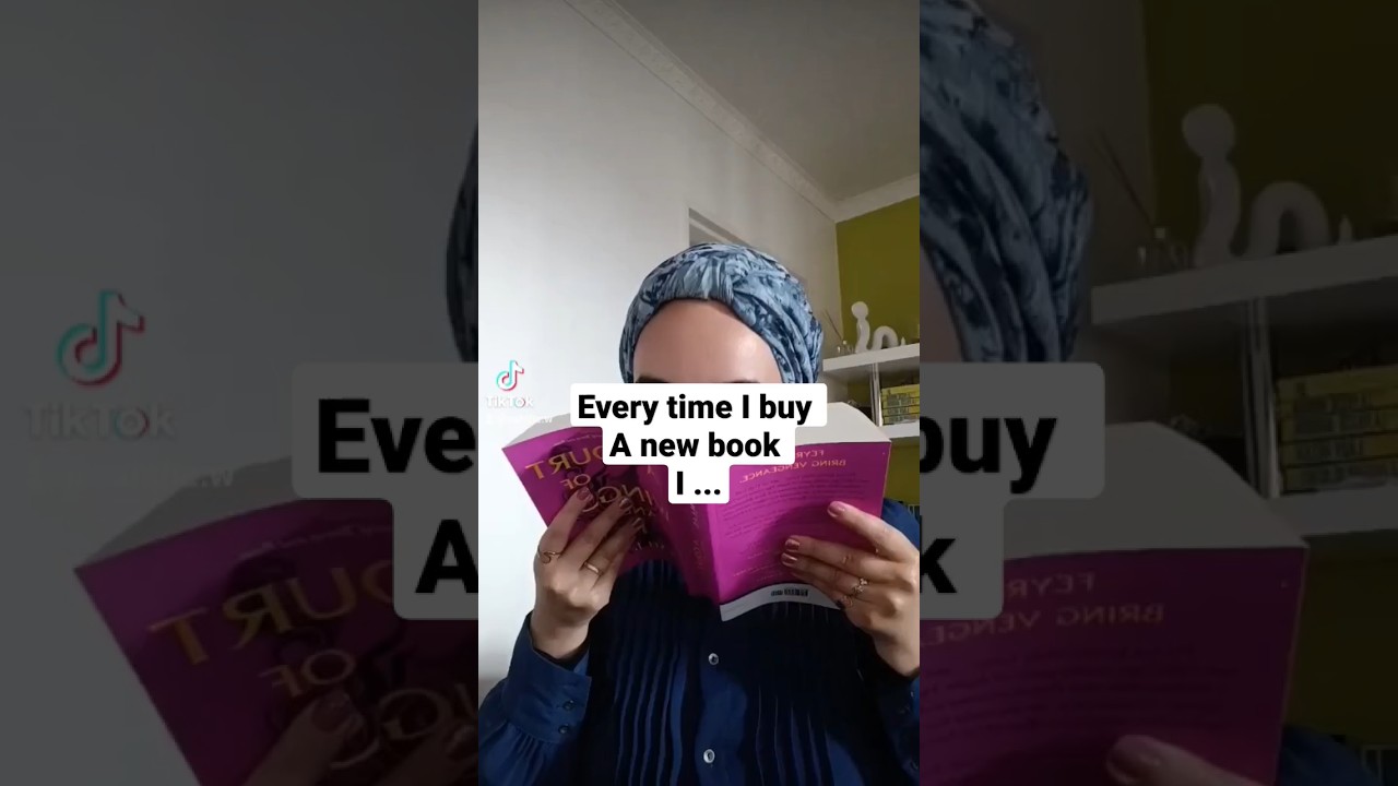 EVERY TIME I BUY A NEW BOOK I SMELL IT | DO YOU DO IT TOO ?? 