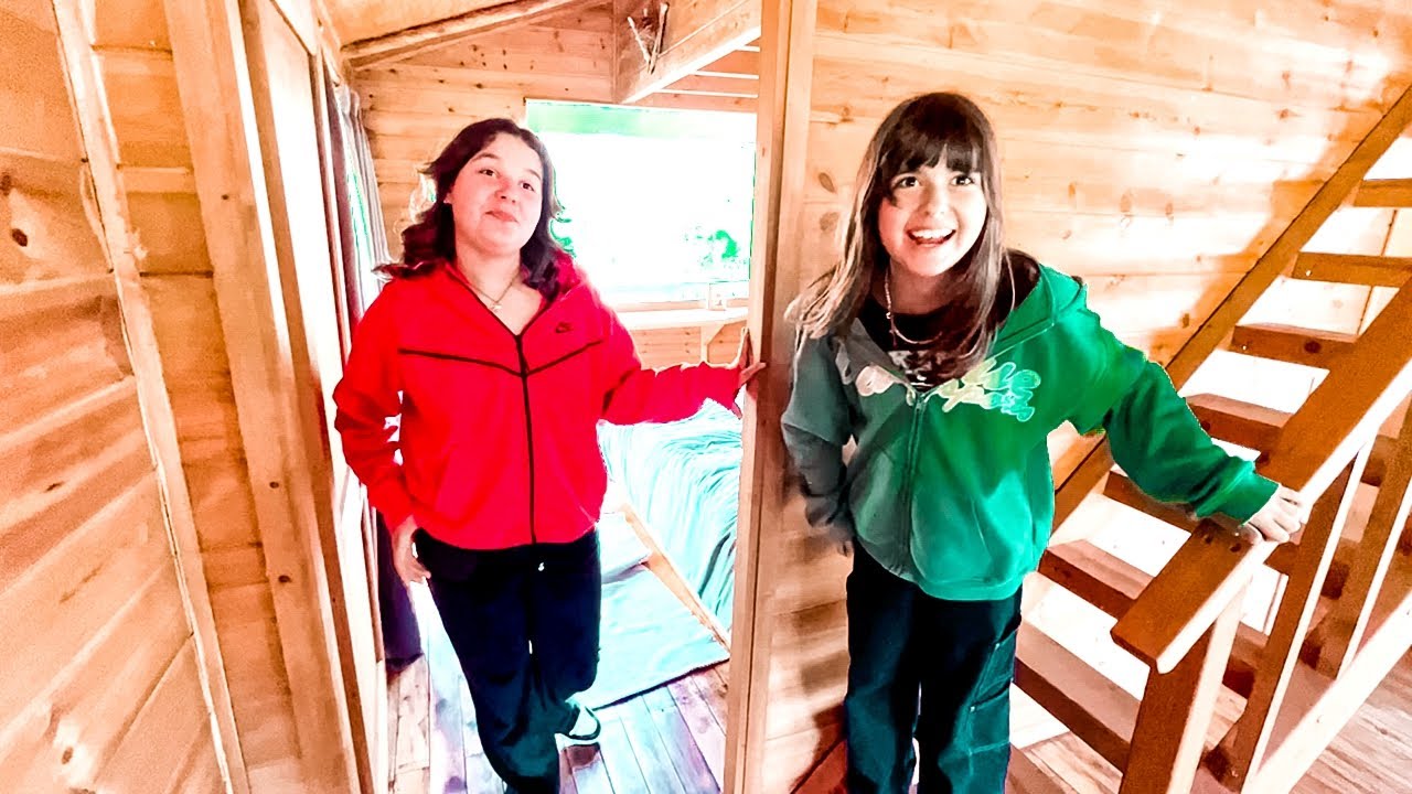 ЭКСКУРСИЯ ПО НАШЕМУ ДОМИКУ НА ДЕРЕВЕ!! КАК ВНУТРИ??? *ШОК* / экскурсия по домику на дереве!!!