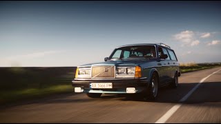 RETROWAVE VOLVO [4K]