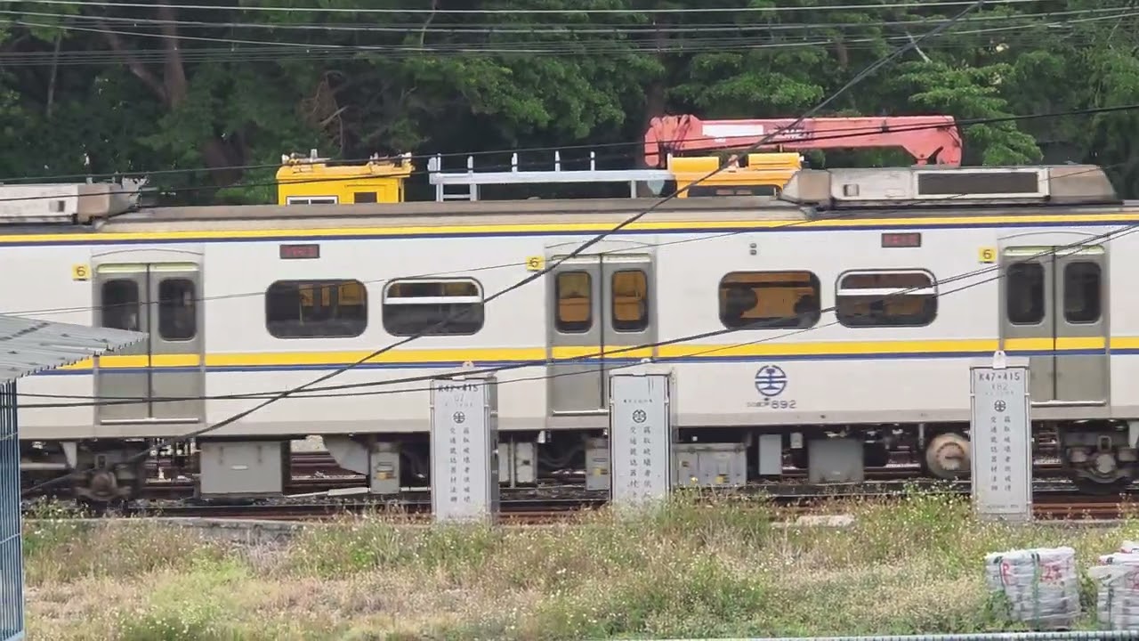 區間列車開出南州車站 縮圖