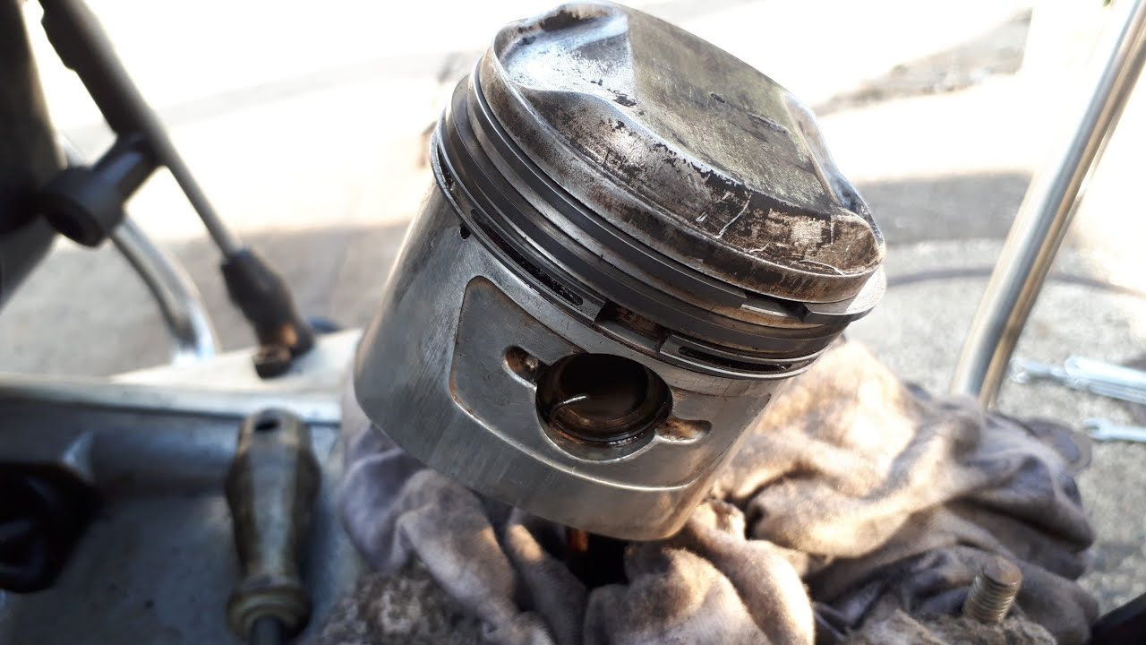 カワサキ250メグロSG焼き付きました。。。 The piston of Kawasaki 250