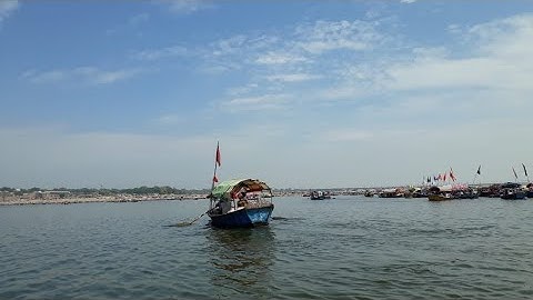 ప్రయాగ త్రివేణి సంగమం లో స్నానం మోక్షదాయకం.     प्रयाग त्रिवेणी संगम में स्नान मोक्ष का साधन है।