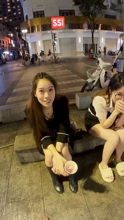 Approaching girls in Vietnam