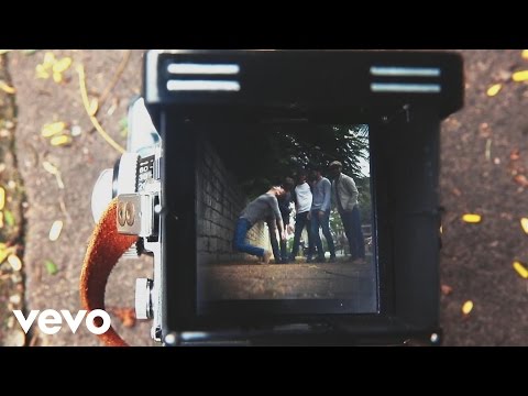 Kaiser Chiefs - Falling Awake (Official Video)
