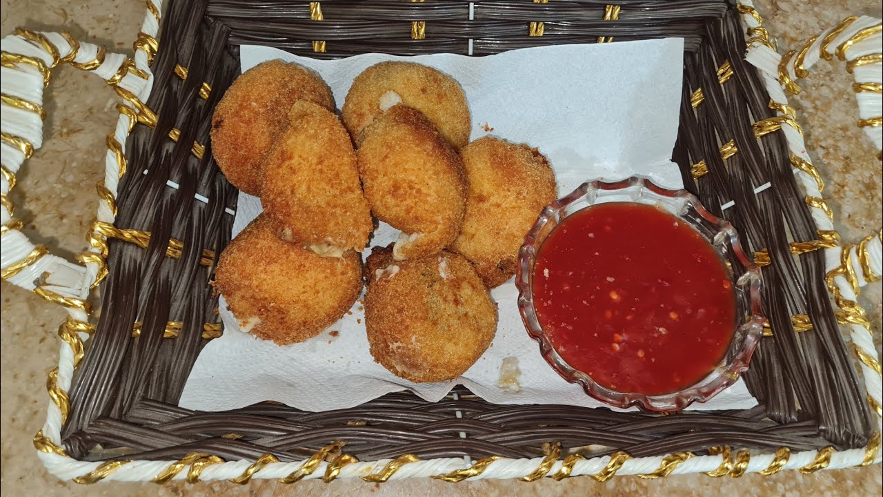 Chicken Cheese Balls | Ramzan Special | Crispy & Cheesy Snack Recipe by Cooking With Hira. #foryou 