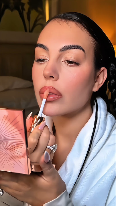 Cristiano Ronaldo Kiss Georgina Rodríguez 💋 | Makeup & Dress Change Transformation