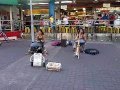 Somewhere in the world (Singapore: Buskers from Japan, Yuki and Taku)