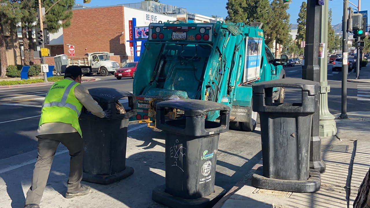 Los Angeles Sanitation: Rear Loader on Public Litter
