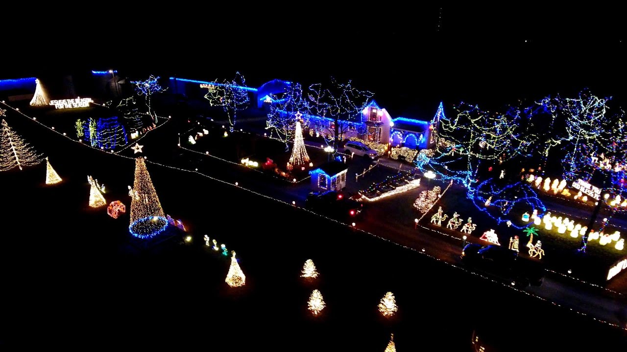 Oaklawn Acres Christmas Lights & Santa Calvin "The Christmas Gift" by Randy Beard YouTube