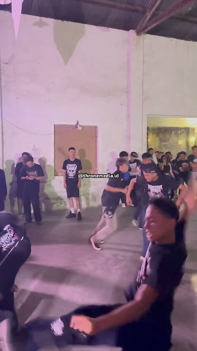 Twostep for everything #gigs #mosh #moshpit #moshing #twostep #twostepdance #pogo #chaos #shorts