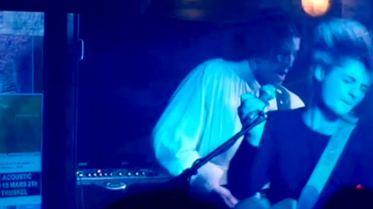 LORIS & THE BUSKERS // live / TRUSKEL PARIS ( purple haze by Jimmy Hendrix )