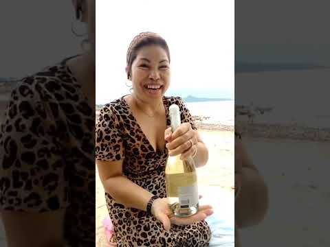How to open an sparkling wine?