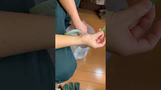 毒ヘビをお風呂に入れるのはめちゃ大変です…