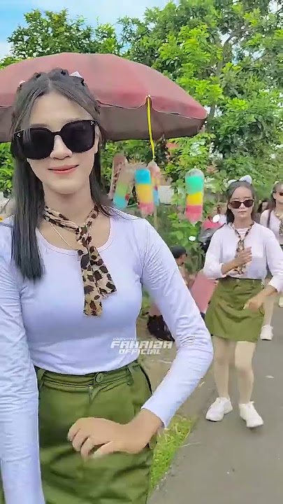 Penari Karnaval Tongtek Gemilang