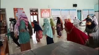 ibu-ibu Lansia Desa Karangtengah Senam Jantung Sehat