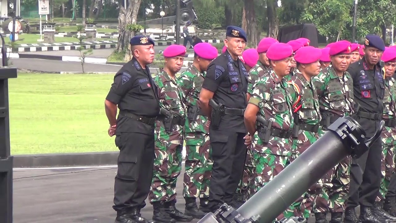 ARAHAN DANKORBRIMOB POLRI DI BUMI  MARINIR  KARANG  PILANG  