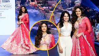 Mrunal Thakur ने Bombay Times Fashion Week में बिखेरा जलवा, पिंक लहंगे में बनी Showstopper