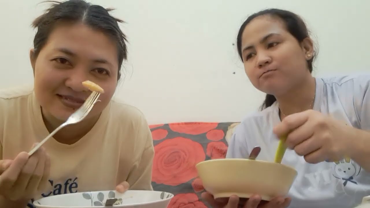 Ужинаю с моим другом из Мьянмы Кхаингом 