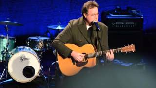 Vince Gill sings \