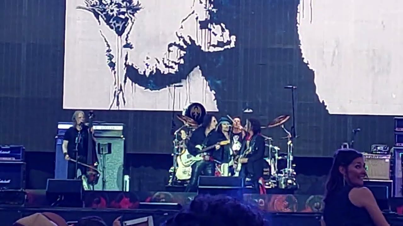 Hollywood Vampires  - Heroes (David Bowie cover) - Graspop Metal Meeting 2023
