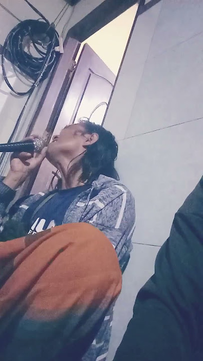 Rayyan syahid karaoken di kampung halaman.