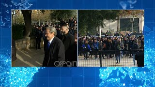 Sali Berisha Vjen Në Parlament Protestuesit Hajde Legjenda E Kombit