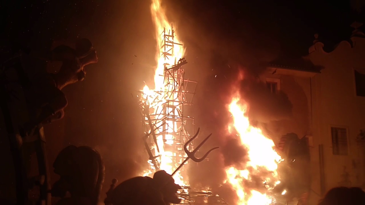 CREMA DE LA FALLA DEL PILAR