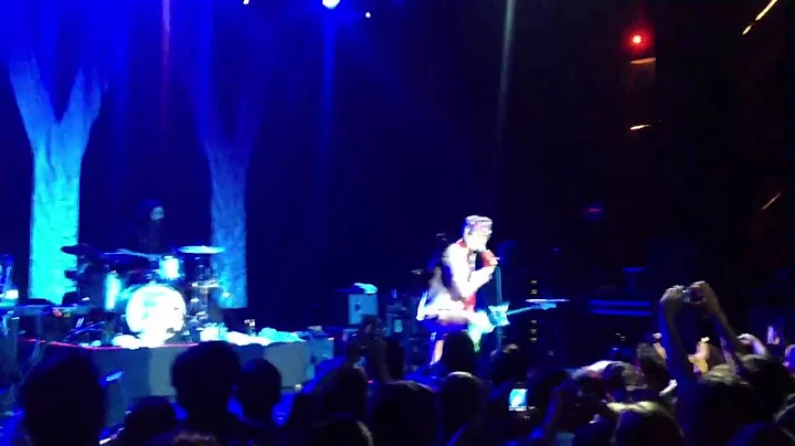 Yeah Yeah Yeahs - Sacrilege (Live)  4/16/13