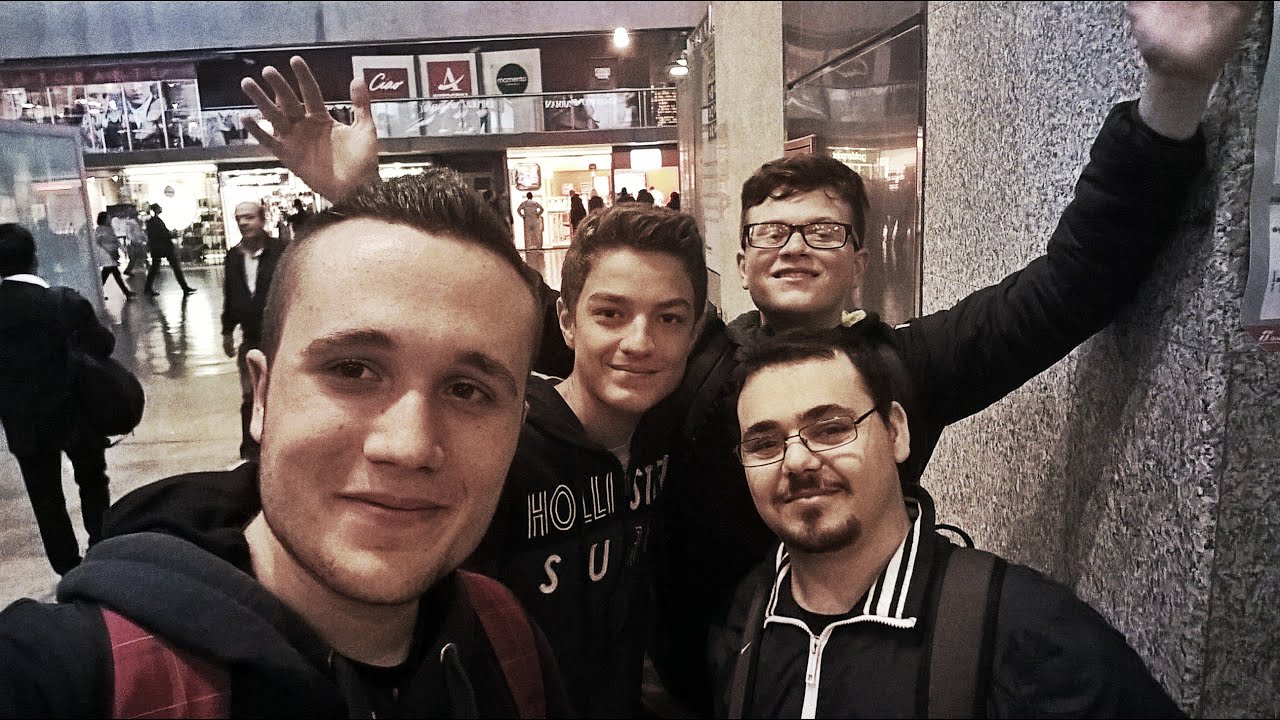 Fatece Largo Che Passamo Noi Testo