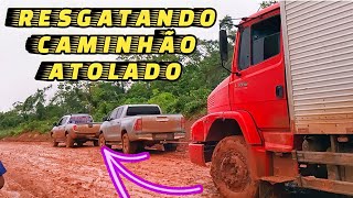 CAMINHONETES PUXANDO CAMINHÃO BAÚ NO ATOLEIRO